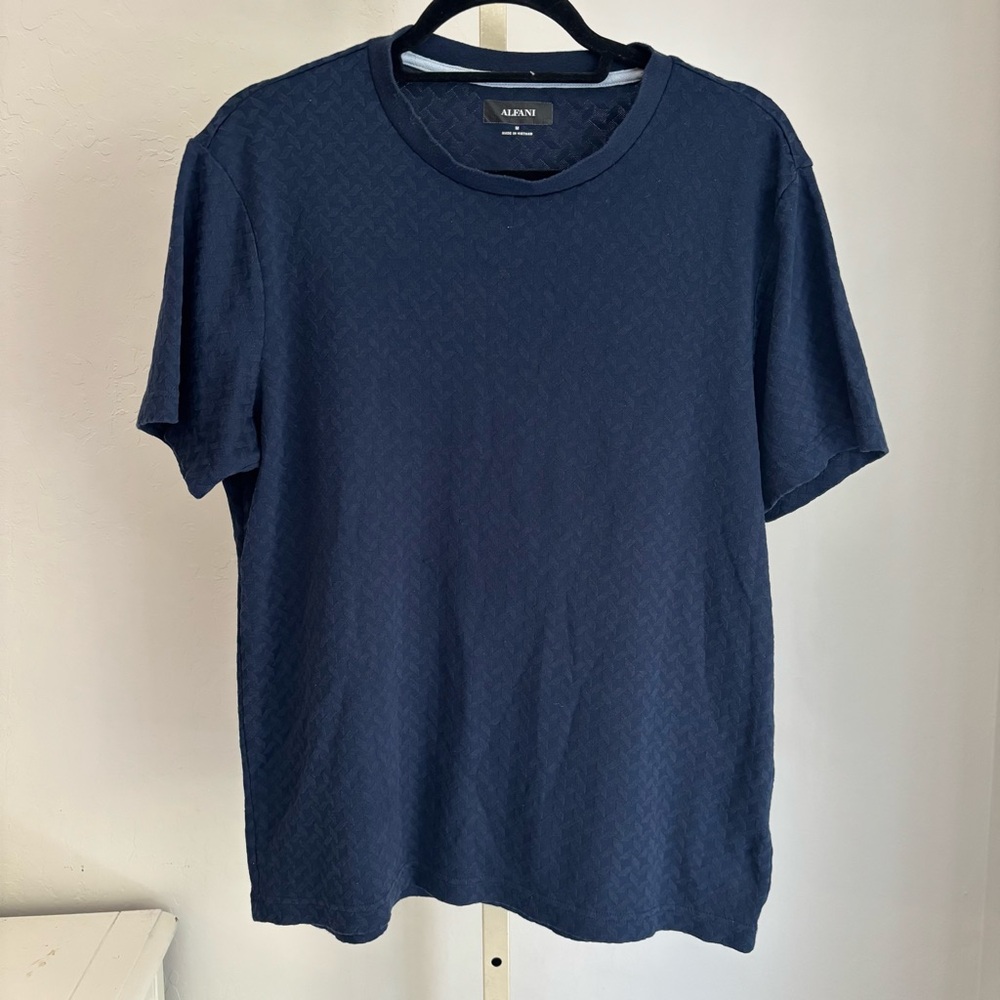 Alfani Men’s Dark Blue Textured Short Sleeve Relaxed Fit Tee, Sz Med